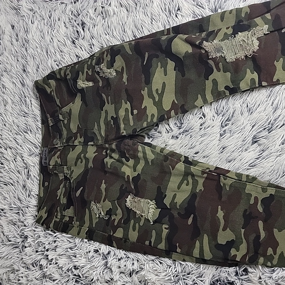 Camo pants 💚 - Picture 5 of 9